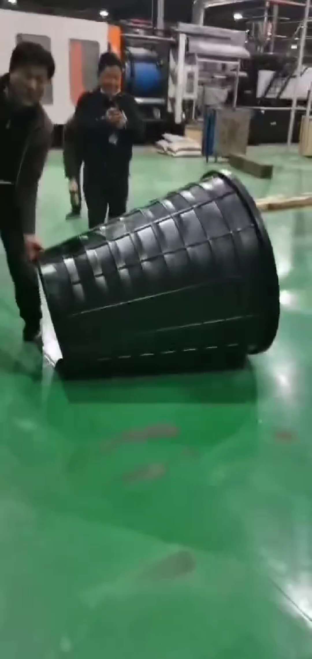 客戶用(yong)我公司(si)塑料消(xiao)泡母料(liao)和黑色(se)母料生(sheng)