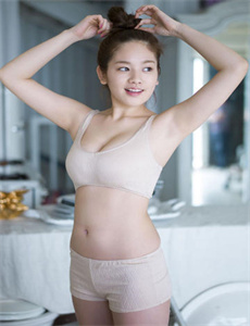 超碰人人擼人人擼-厨房挺进紧致班主任少妇